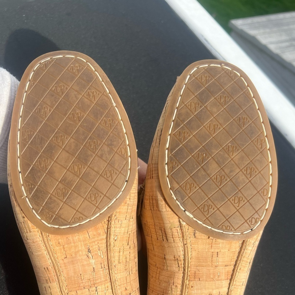 Donald  Pliner Women’s 9.5 Cork Mules - Picture 5 of 6